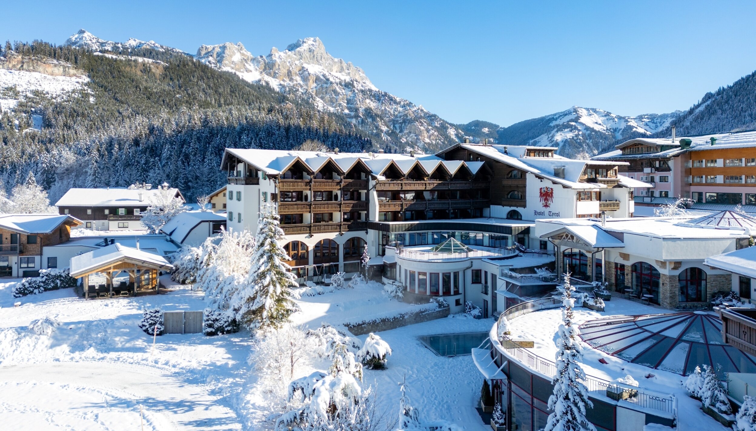 Hotel Tyrol am Haldensee im Winter, schneebedeckte Landschaft