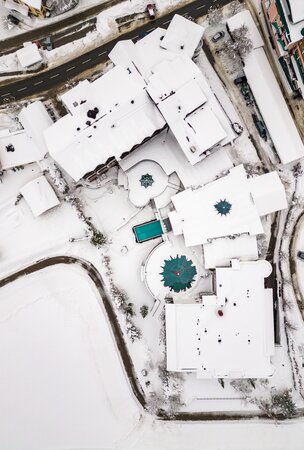 Hotel Tyrol am Haldensee im Winter aus der Vogelperspektive