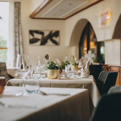 Gedeckter Tisch im Restaurant Hotel Tyrol am Haldensee