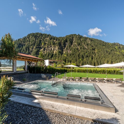 Whirlpool at the Hotel Tyrol at Haldensee with a mountain backdrop