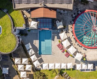 Hotel Tyrol am Haldensee, Draufsicht Pool und Außenbereich