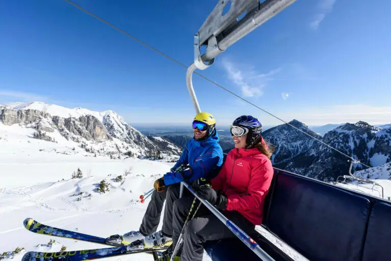 Skifahrer in Lift